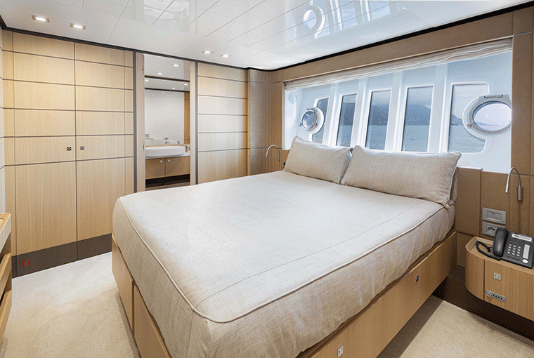Ferretti Yachts 960
